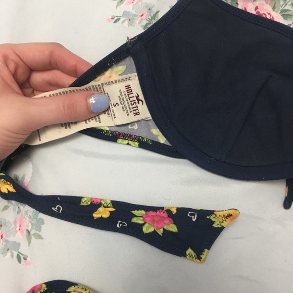 Tropical floral navy push up bikini - Picture 4 of 4